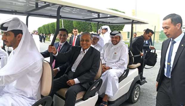 Malaysiau2019s Prime Minister Dr Mahathir Mohamed, and Malaysiau2019s Economic Affairs Minister Mohamed Azmin Ali, visited Baladna Food Industries (BFI), the largest producer of dairy products and beverages in Qatar. Dr Mohamed was received by HE the Minister of Commerce and Industry, Ali bin Ahmed al-Kuwari as well as top officials of BFI.