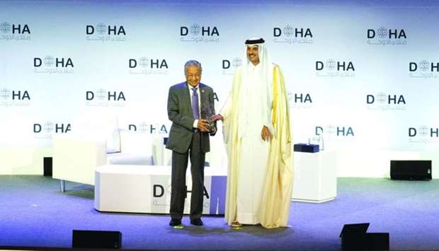 HH Amir honours Malaysian prime minister Dr Mahathir Mohamed.rnrn