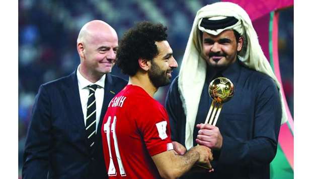 HE Sheikh Joaan bin Hamad al-Thani gives the Golden Ball award to Liverpool's Mohamed Salah as FIFA president Gianni Infantino looks on.