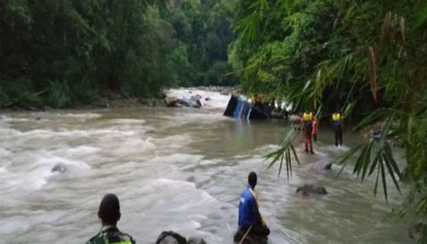 Indonesia bus plunge