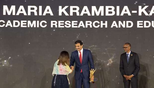 His Highness the Amir Sheikh Tamim bin Hamad al-Thani presenting Sheikh Tamim Bin Hamad Al-Thani International Anti-Corruption Excellence Award to one of the recipients as Rwandan President Paul Kagame looks on