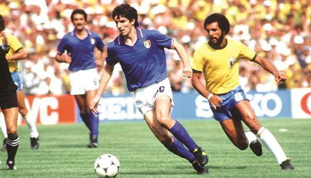 Italyu2019s Paolo Rossi gets away from Brazilu2019s Junior at the 1982 FIFA World Cup in Barcelona on July 5, 1982. (Reuters)