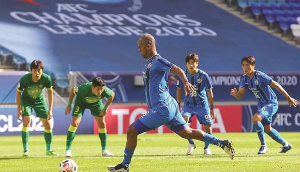 Ulsanu2019s Junior Negrao takes a penalty shot during the AFC Champions League quarter-final against Beijing FC at Al Janoub Stadium yesterday. (AFP)
