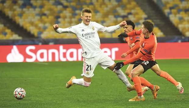 Real Madridu2019s Martin Odegaard (left) is fouled by Shakhtar Donetsku2019s Mykola Matviyenko during the Champions League match in Kyiv yesterday. (AFP)