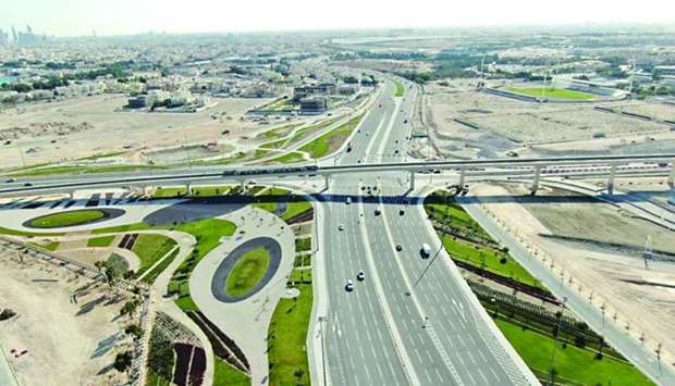 Al Khor Road set two new Guinness World Records for the Longest Continuous Cycling Path and the Longest Piece of Asphalt Concrete Laid Continuously.