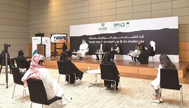 The participants were from different Arab countries, who exchanged views on marriage, their aspirations, the social and economic factors that they believe affect marital relations, and the challenges they face.