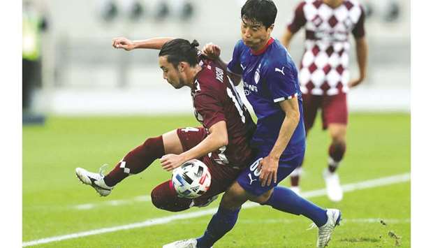 Vissel Kobeu2019s midfielder Takuya Yasui (left) is tackled by Suwon Samsung Bluewingsu2019 midfielder Han Suk-Jong during the AFC Champions League Group G match at the Khalifa International Stadium in Doha yesterday. (AFP)