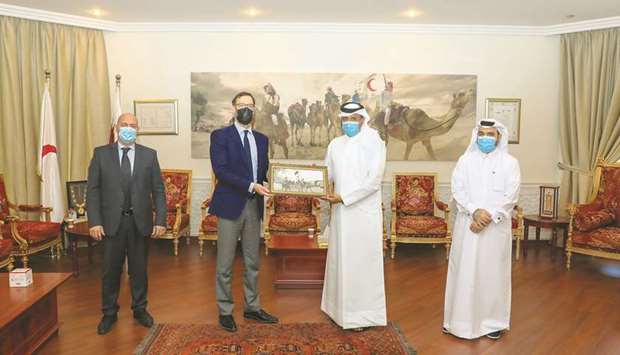 Ibrahim Abdullah al-Malki and Barnabas Fodor with other officials.