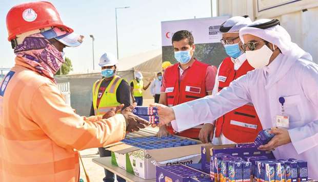 Under this initiative, cold water and juice bottles were distributed to more than 15,000 construction workers at worksites.