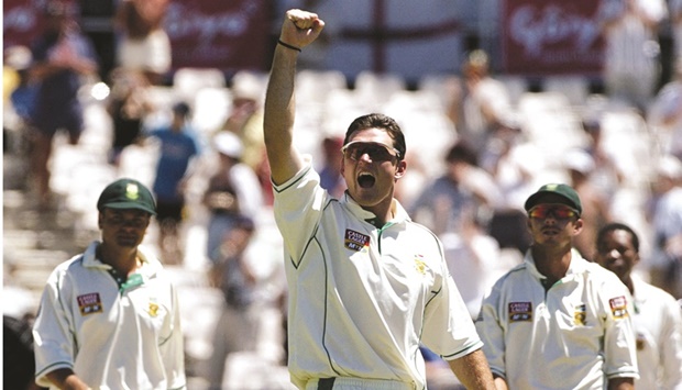 (File photo) Graeme Smith (centre).