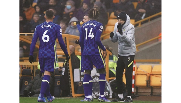 Chelsea manager Thomas Tuchel talks to midfielder Trevoh Chalobah during the Premier League match against Wolverhampton Wanderers in Wolverhampton, Britain, on Sunday. (Reuters)