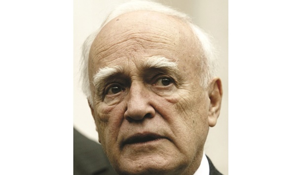 Former Greek president #Papoulias dies at 92