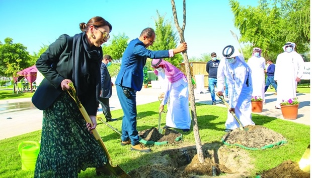 QBG, US embassy mark Year of Culture Qatar u2013 USA 2021 with tree planting.