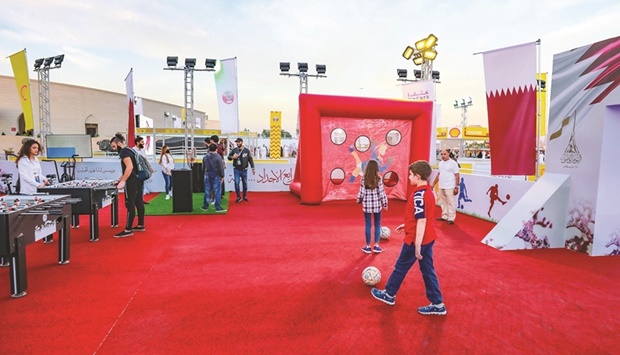 The pavilion helps children learn about electric vehicles and their charging stations while practicing sports using energy-saving devices that function without electricity.