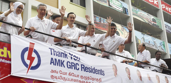 Singaporeu2019s Prime Minister and secretary-general of the Peopleu2019s Action Party (PAP) Lee Hsien Loong, second left,  and his team thanking supporters af