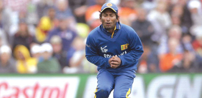  Sri Lankau2019s Jeewan Mendis misses a catch off New Zealandu2019s Corey Anderson in Christchurch yesterday. (Reuters)