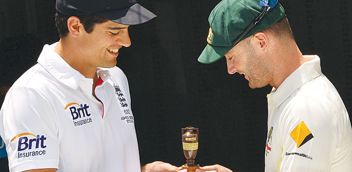 England captain Alistair Cook (L) and his Australian counterpart Michael Clarke pose with the Ashes Urn at the Gabba in Brisbane on the eve of the fir