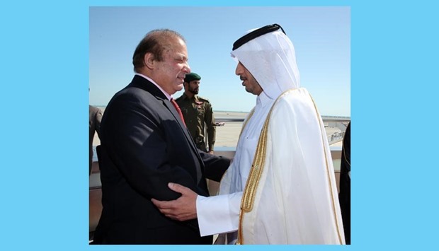 Nawaz Sharif is received by HE Sheikh Abdullah