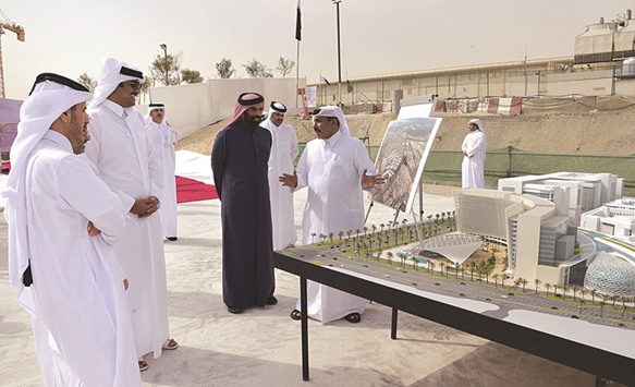 HE the Minister of Transport and Communications Jassim Seif Ahmed al-Sulaiti briefing HH the Emir Sheikh Tamim bin Hamad al-Thani on the Al Qassar Metro Station project work. HE the Prime Minister and Interior Minister Sheikh Abdullah bin Nasser bin Khalifa al-Thani accompanied the Emir during the visit.
