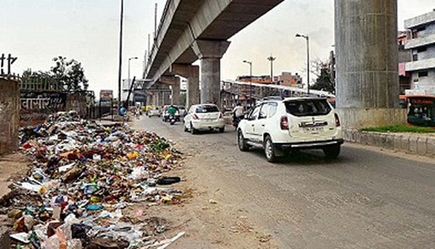 Garbage pile up on New Delhi streets