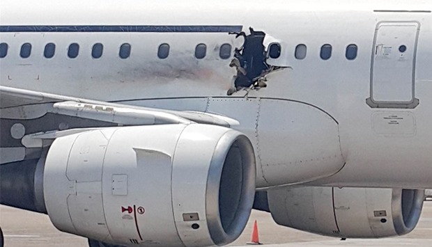 Blast blows hole in Somali airliner