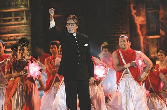 Amitabh Bachchan recites a poem at the cultural programme of Make in India Week at the Girgaum Chowpatty in Mumbai.