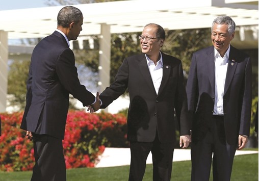 President Barack Obama with Philippine president Benigno Aquino as Singapore prime minister Lee Hsien Loong looks on.