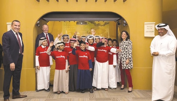 Dana Shell Smith, Hamad al-Kuwari, Gary Sykes, president of ConocoPhillips Qatar and Samer Adham with schoolchildren.