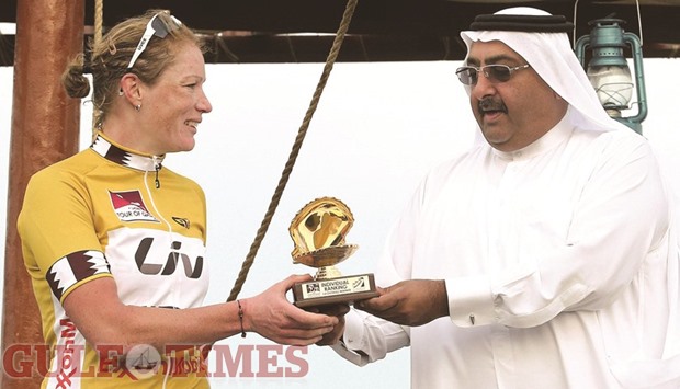 Kirsten Wild receiving her winneru2019s trophy from Sheikh Khalid bin Ali al-Thani in 2014.