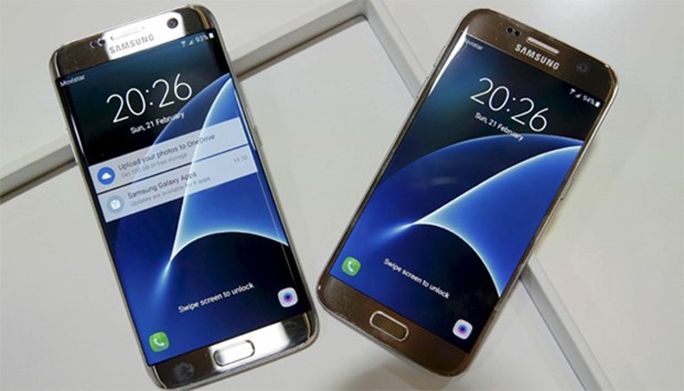 New Samsung S7 (R) and S7 edge smartphones