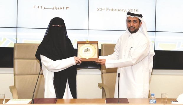 Dr Hassan Rashid al-Derham and Dr Mariam Ali Abdulmalik after the signing of the agreement.