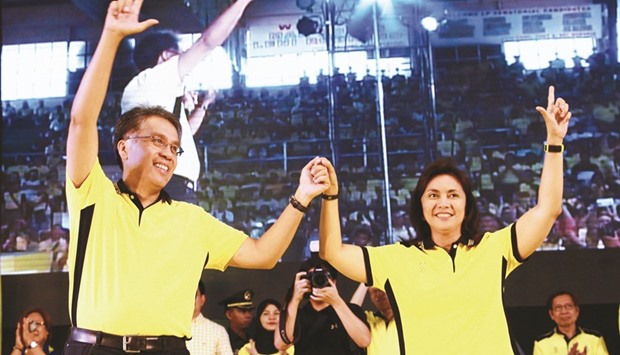 File photo shows former Philippine interior minister and ruling party candidate Mar Roxas (left) along with his vice-presidential candidate congresswoman Leni Robredo during a campaign rally in Capiz town, central Philippines.
