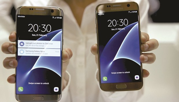 A woman displays new Samsung S7 (right) and S7 edge smartphones after their unveiling ceremony at the Mobile World Congress in Barcelona on February 21, 2016. A US appeals court yesterday ruled that Appleu2019s autocorrect patent is invalid and the detection patent wasnu2019t infringed by Samsung.