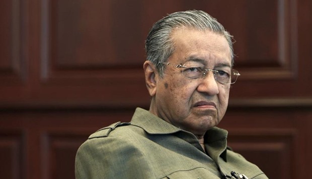 Malaysia is ,facing a state of panic,, says former prime minister Mahathir Mohamad.