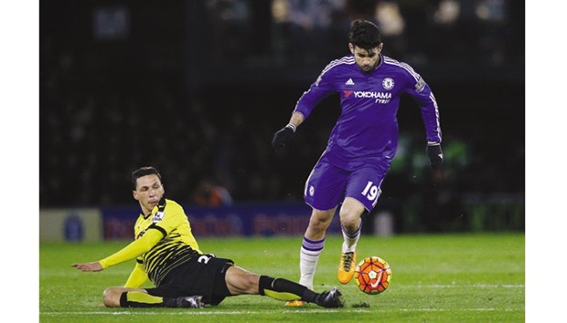 Chelseau2019s Brazilian-born Spanish striker Diego Costa (R) avoids a tackle from Watfordu2019s German-born Greek midfielder Jos Holebas (L) on Wednesday.