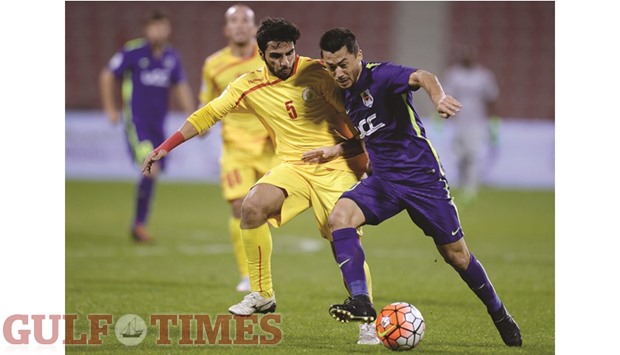 Rayyanu2019s Tabata (R) battles for the ball with Mesaimeeru2019s Rashid Mohamed during their Qatar Stars League match yesterday. PICTURE: Noushad Thekkayil