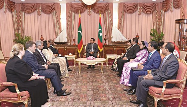 Maldives President Abdulla Yameen meets with a delegation from the Commonwealth Ministerial Action Group (CMAG) in Male. The delegation was led by CMAG vice chair, Guyanau2019s Minister of Foreign Affairs Carl Greenidge, and consists of neighbouring Indiau2019s Foreign Secretary S Jaishankar and Kenyau2019s Cabinet Secretary for Foreign Affairs Amina Mohamed. The delegation urged the Maldives to fully implement the organisationu2019s shared values, as the team concluded their two-day visit to the island nation yesterday.