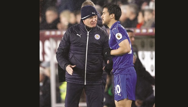 Leicester City manager Claudio Ranieri (left) talks to midfielder Shinji Okazaki during their loss to Burnley in the Premier League at Turf Moor on Tuesday night. (Reuters)