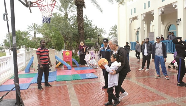 HE the Minister of State for Foreign Affairs Sultan bin Saad al-Muraikhi helps children with basketball at the Diplomatic Club.