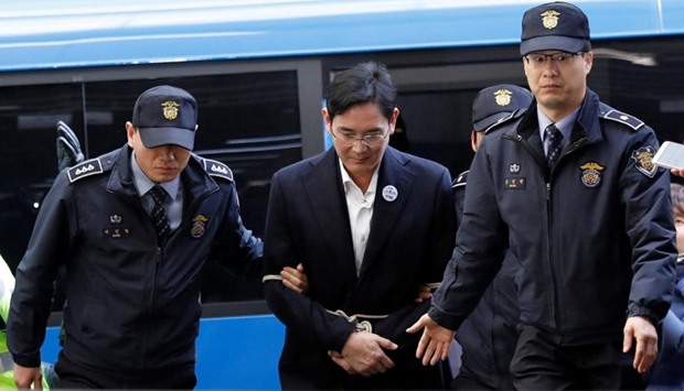 Samsung Group chief, Jay Y. Lee arrives at the office of the independent counsel team