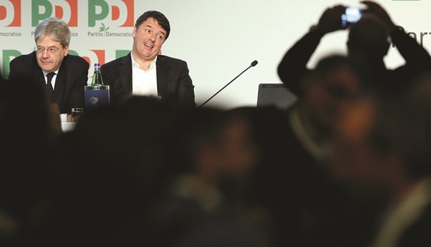 Renzi (right) and Prime Minister Gentiloni at the PD meeting in Rome.