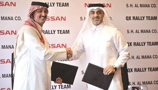 T2 World Rally Champion Adel Hussein Abdulla (L) and Hisham Saleh al-Mana, chairman and managing director of Saleh Al Hamad Al Mana Co.