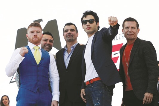 Mexicou2019s boxers Canelo Alvarez (L) and Julio Cesar Chavez Jr (2nd R) pose with their team members during a news conference ahead of WBC brawl in Las Vegas, in Mexico City, Mexico.  (Reuters)