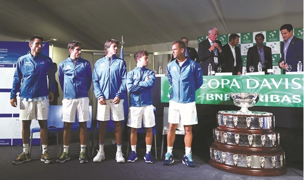 (L-R) Argentina players Leonardo Mayer, Guido Pella, Carlos Berlocq and Diego Schwartzman and team captain Daniel Orsanic stand next to the Davis Cup trophy during the official draw of their upcoming Davis Cup match against Italy in Buenos Aires yesterday. (Reuters)
