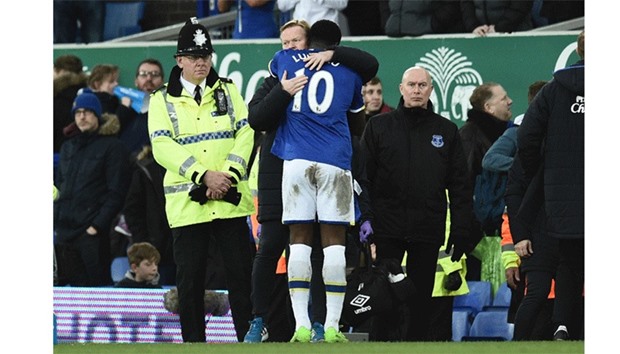 Manager Ronald Koeman embraces Everton striker Romelu Lukaku at the end of the EPL match against Sunderland at Goodison Park in Liverpool on Saturday. (AFP)