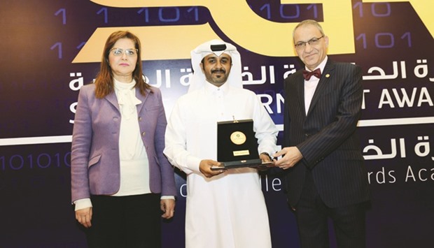 MEC IT director Abdullah Ahmed al-Ali receiving the award at the Cairo event.