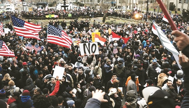 Ethnic Yemenis and supporters protest yesterday in the Brooklyn borough of New York City against Trumpu2019s executive order temporarily banning immigrants and refugees from seven Muslim-majority countries, including Yemen. At least 1,000 Yemeni-owned bodegas and grocery-stores across the city shut down from noon to 8pm to protest the order.