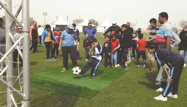 Families enjoying AZFu2019s various activities.
