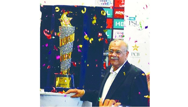 Pakistan Super League chairman Najam Sethi unveils the winnersu2019 trophy in Dubai.
