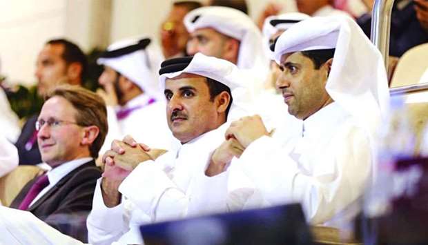 His Highness the Emir Sheikh Tamim bin Hamad al-Thani attended Sunday evening the final of Qatar Total Open for women at Khalifa International Tennis and Squash Complex. The Emir watched the match between Petra Kvitova and Garbine Muguruza which ended in victory for Kvitova 3-6, 6-3, 6-4. A number of sheikhs, ministers, ambassadors and guests of tournament watched the match.